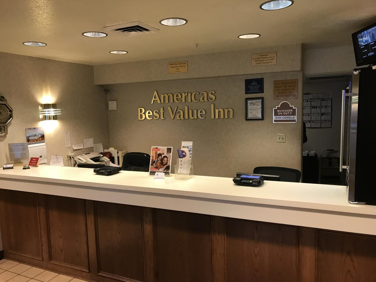 Americas Best Value Inn Сідар-Сіті Екстер'єр фото