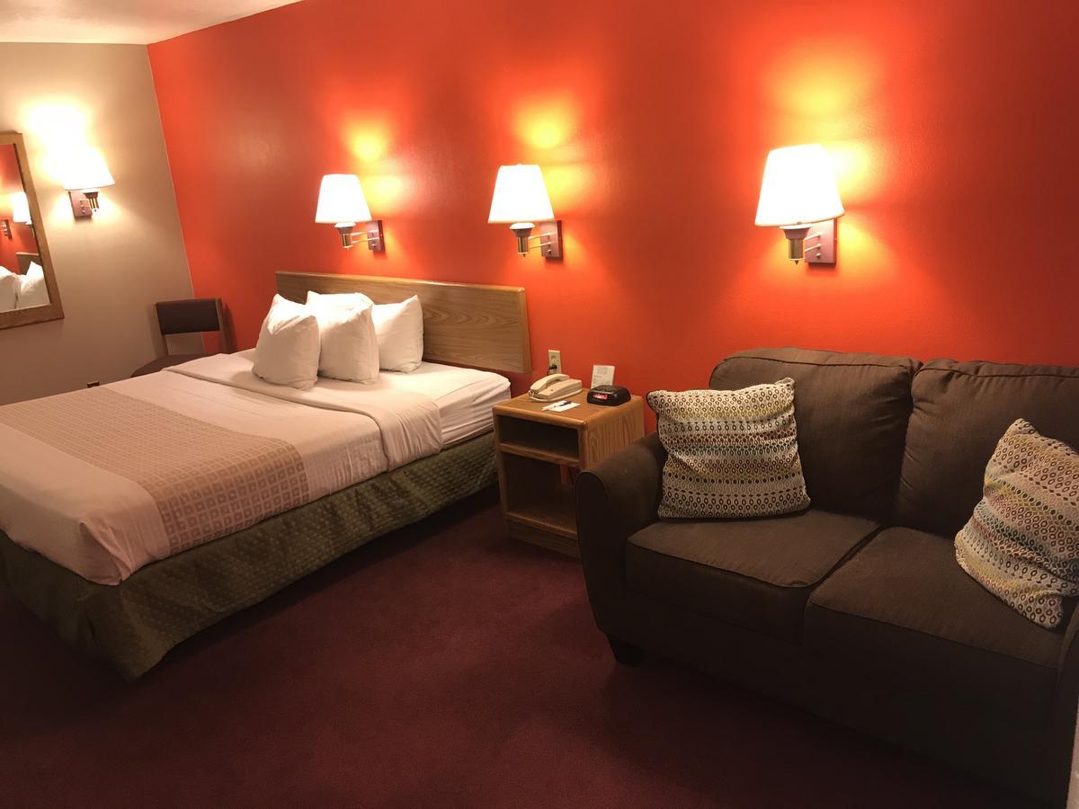 Americas Best Value Inn Сідар-Сіті Екстер'єр фото