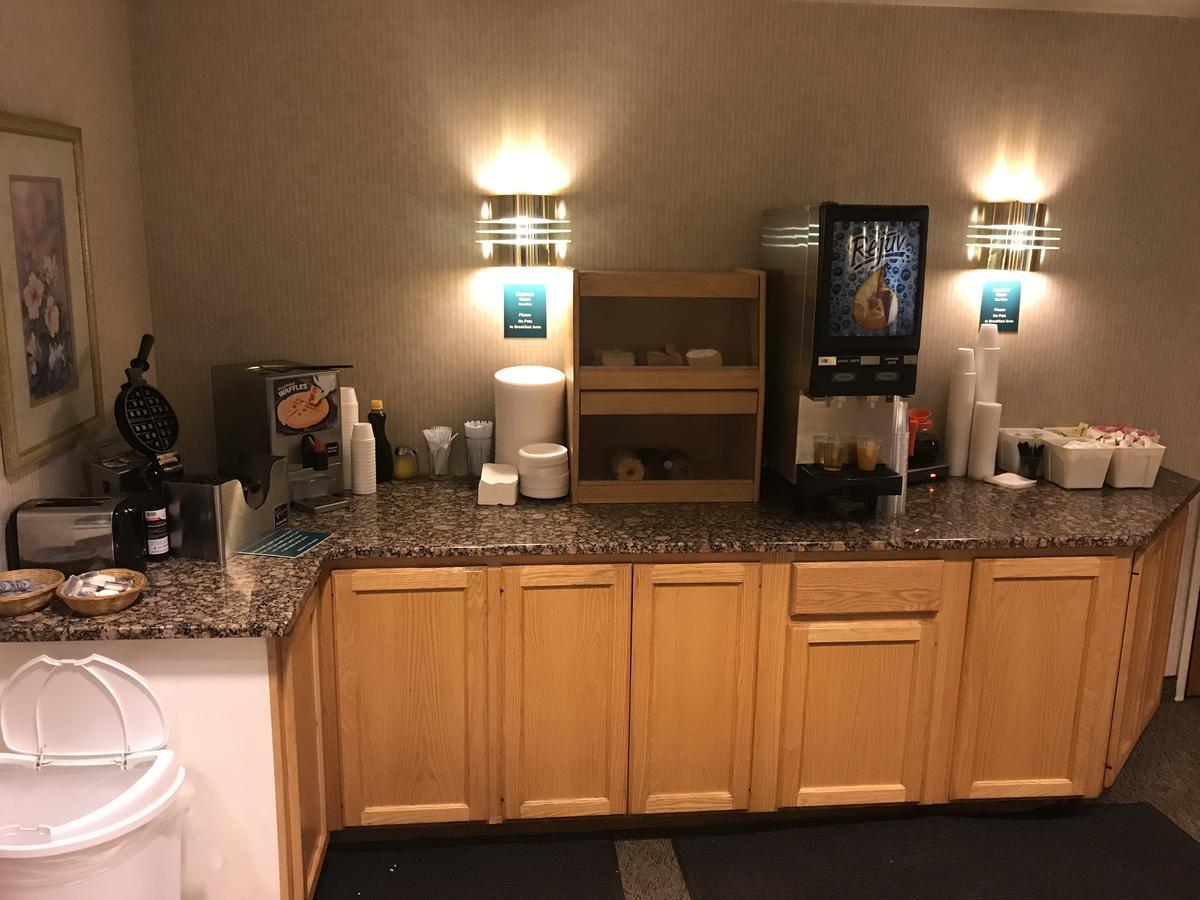 Americas Best Value Inn Сідар-Сіті Екстер'єр фото