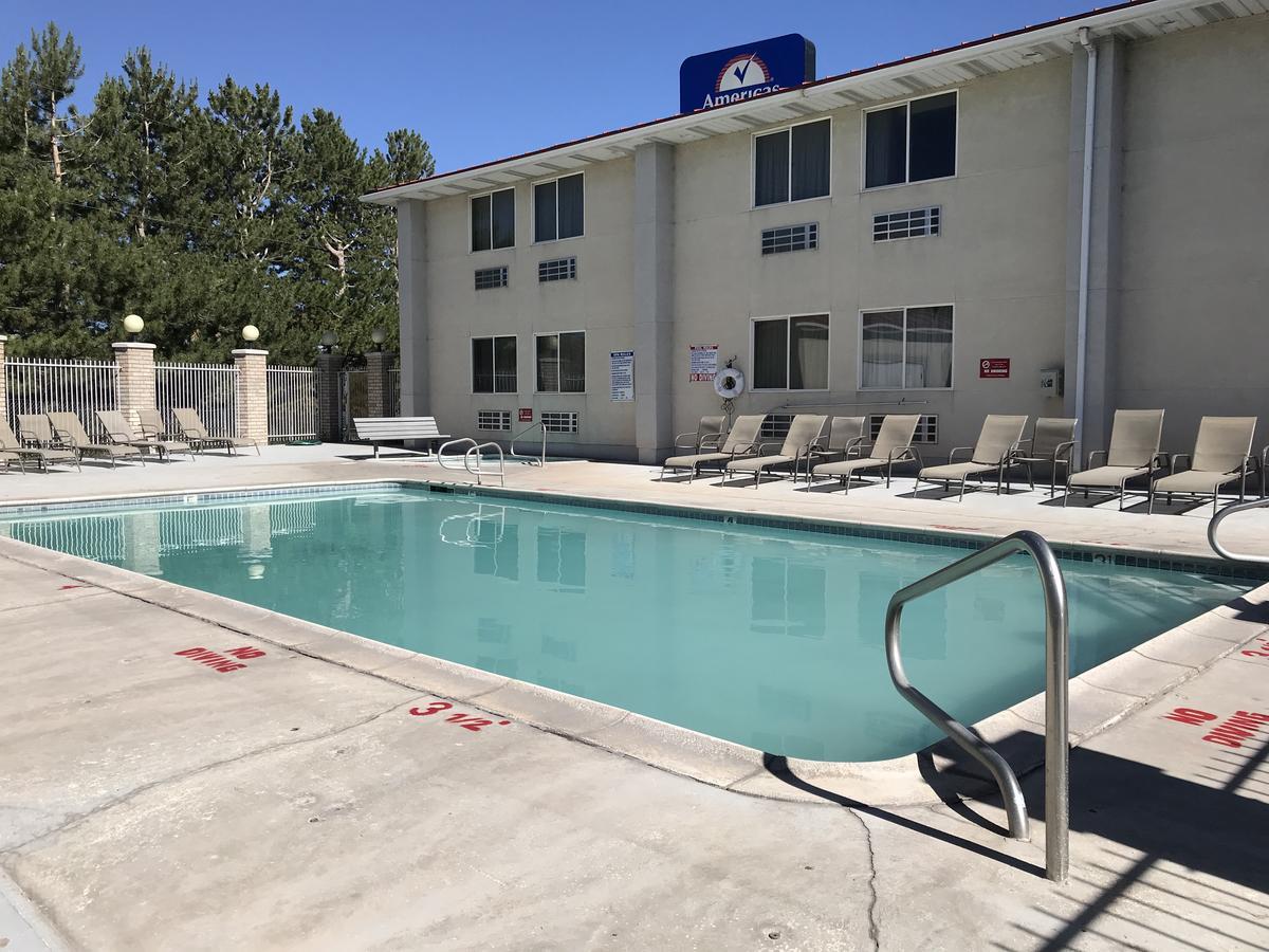 Americas Best Value Inn Сідар-Сіті Екстер'єр фото