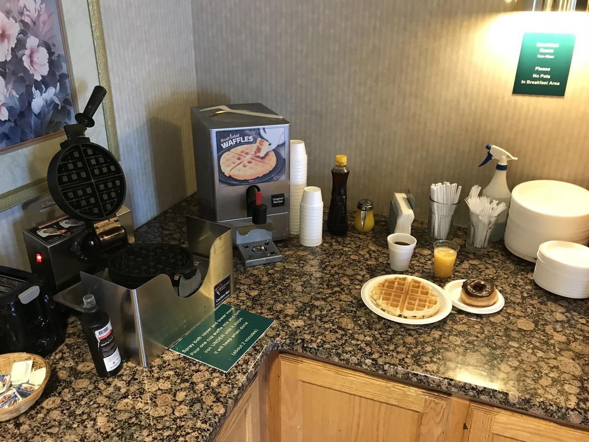 Americas Best Value Inn Сідар-Сіті Екстер'єр фото