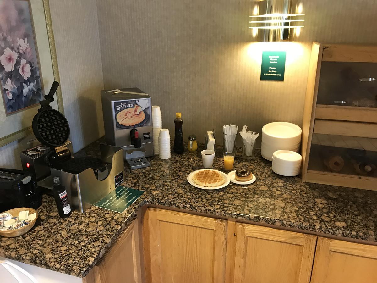 Americas Best Value Inn Сідар-Сіті Екстер'єр фото