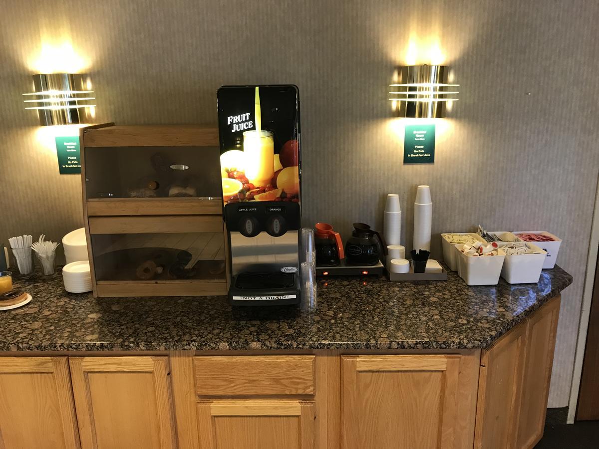 Americas Best Value Inn Сідар-Сіті Екстер'єр фото